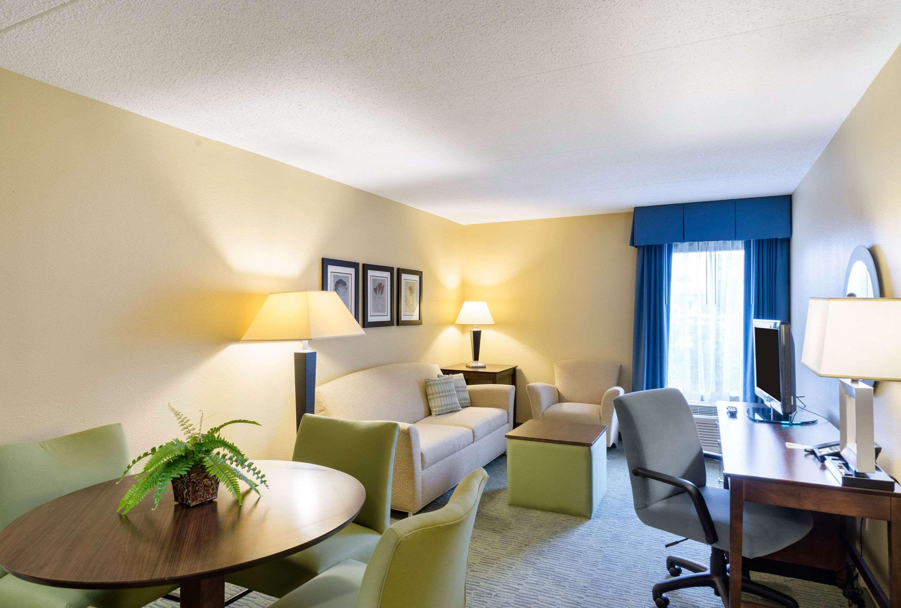 Comfort Inn & Suites Newark - Wilmington Exterior photo